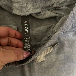 Vuori xxs long performance joggers like new